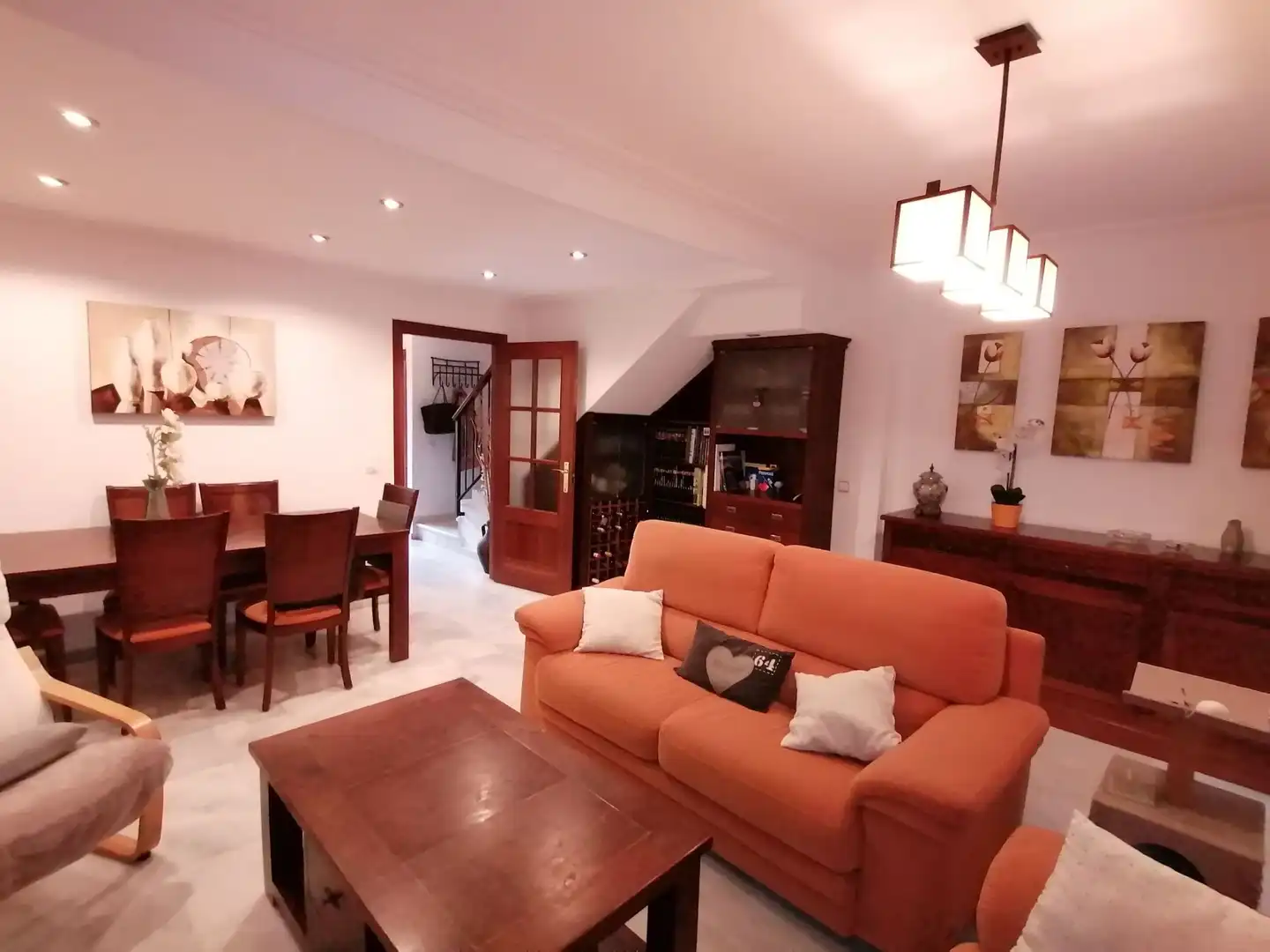 Sala d'estar de Casa adosada de lloguer en Algeciras amb Jardí privat, Terrassa i Traster