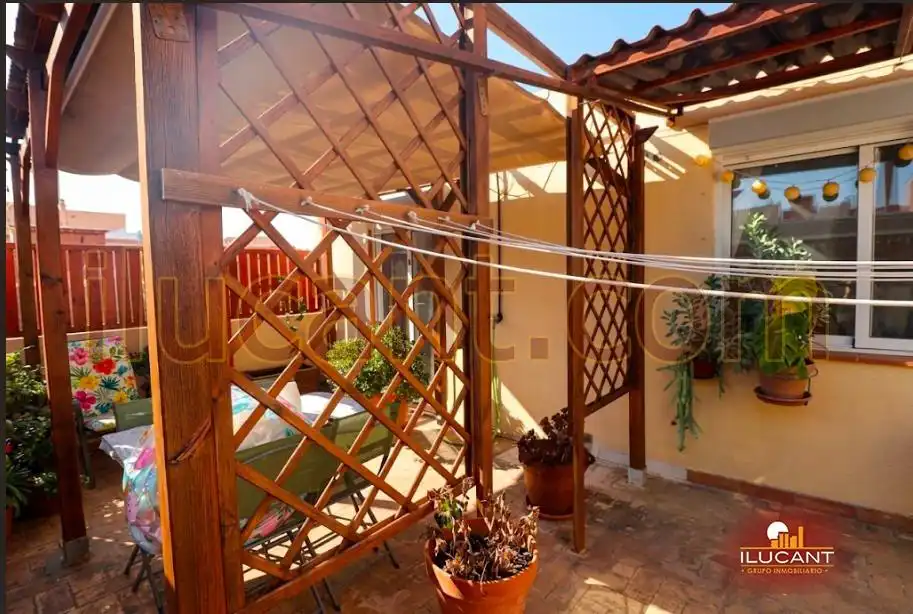 Ático con ascensor en venta en Campoamor - Altozano