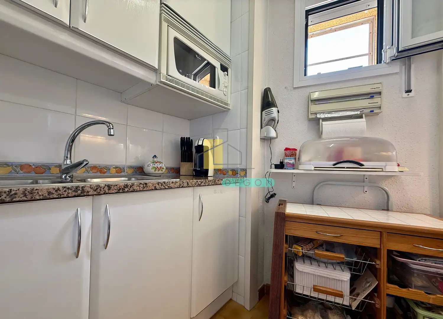Cuina de Apartament en venda en Roses amb Calefacció, Moblat i Forn