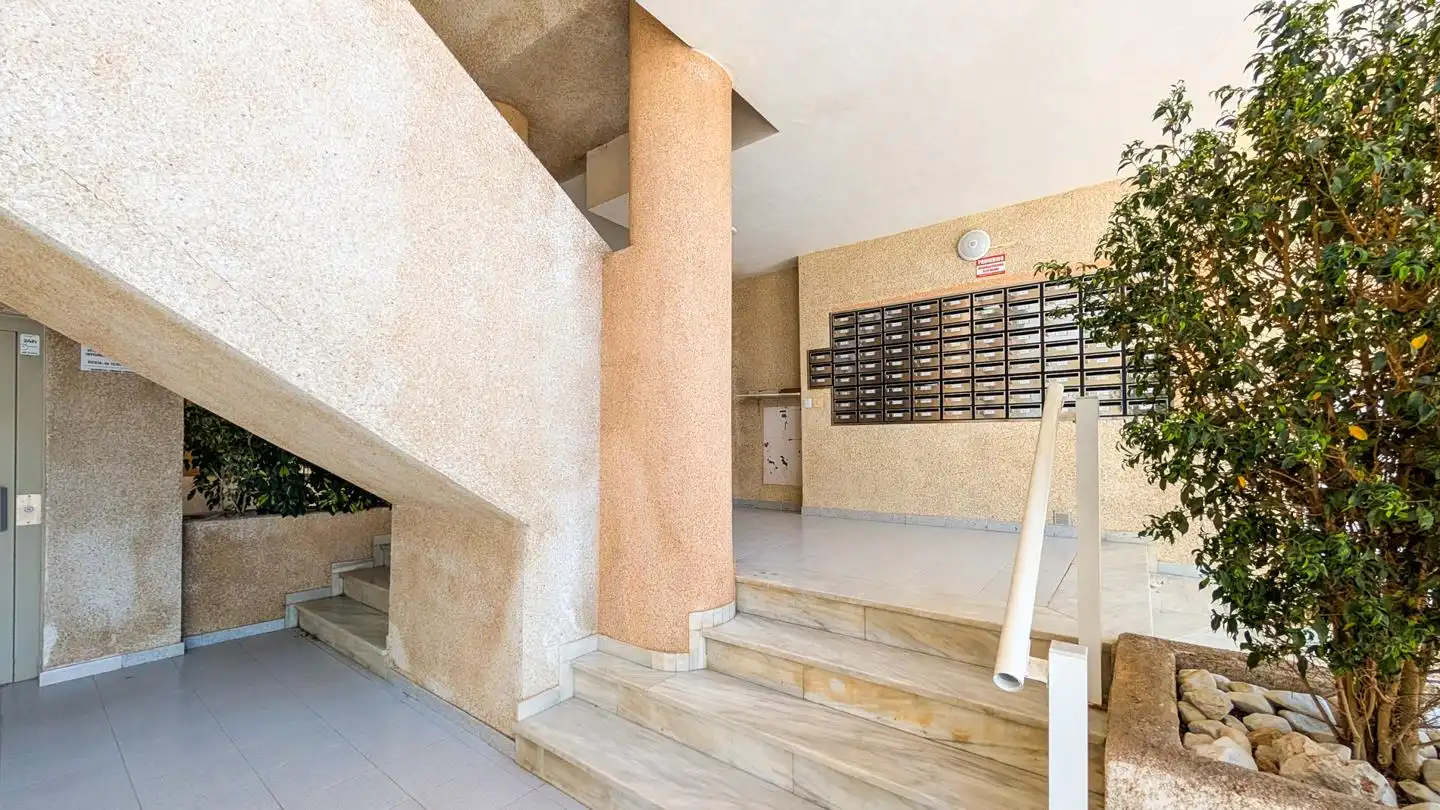 Wohnung zum Verkauf in Santa Pola mit Klimaanlage, Terrasse und Möbliert