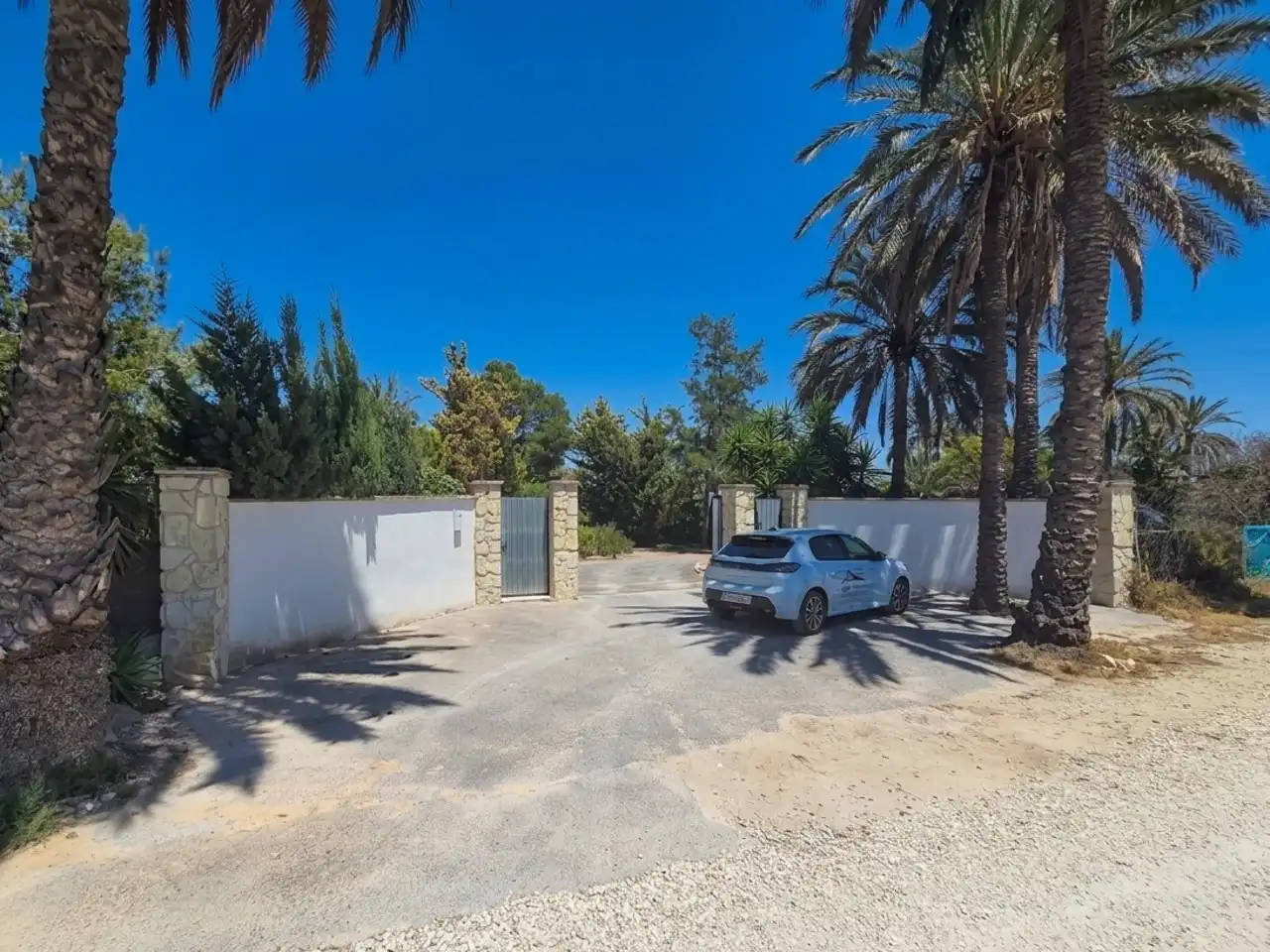 Vista exterior de Casa o xalet en venda en Elche / Elx amb Jardí privat, Terrassa i Piscina