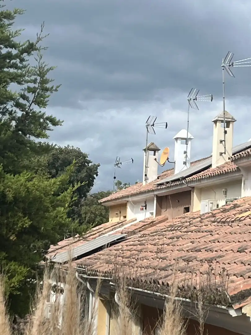 Vista exterior de Casa adosada en venta en Coín con Aire acondicionado, Parquet y Terraza