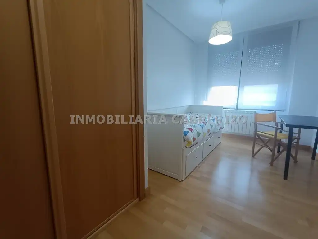 Schlafzimmer von Wohnungen zur Miete in  Logroño mit Klimaanlage, Heizung und Parkett