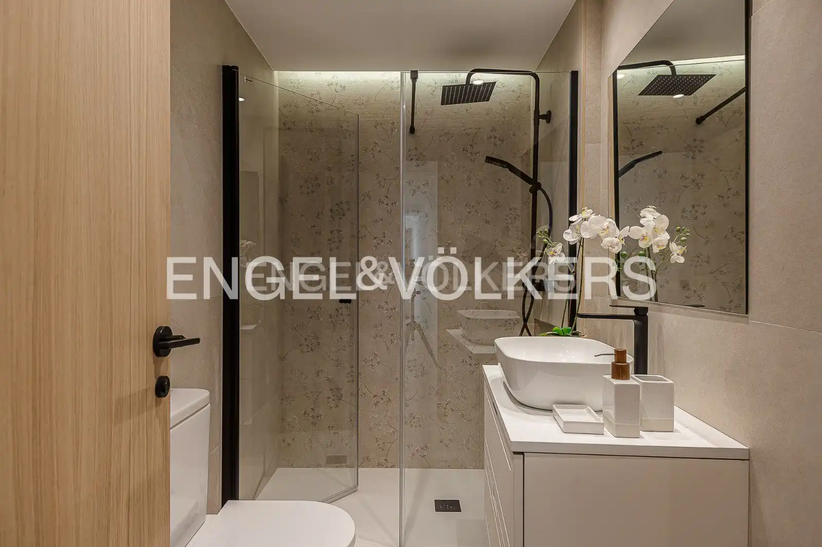 Bathroom of Attic for sale in Madrid  with Air Conditioner, Heating and Balcony