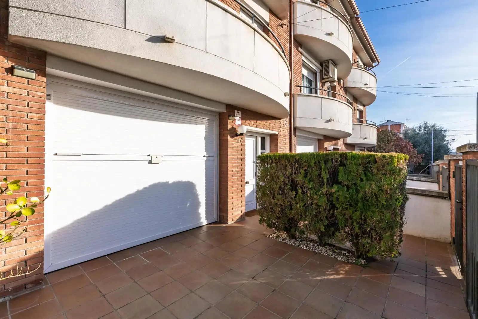 Vista exterior de Casa adosada en venta en Parets del Vallès con Aire acondicionado, Calefacción y Trastero