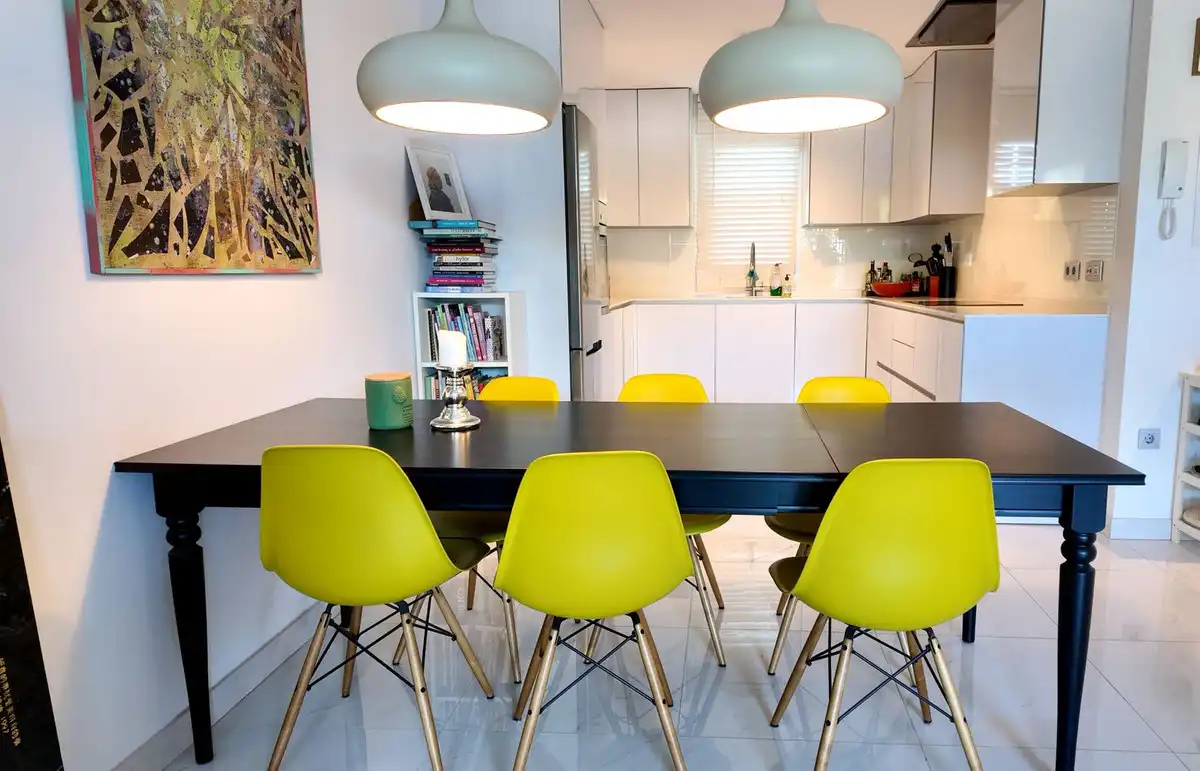 Esszimmer von Wohnung zum Verkauf in Estepona mit Klimaanlage, Privatgarten und Terrasse