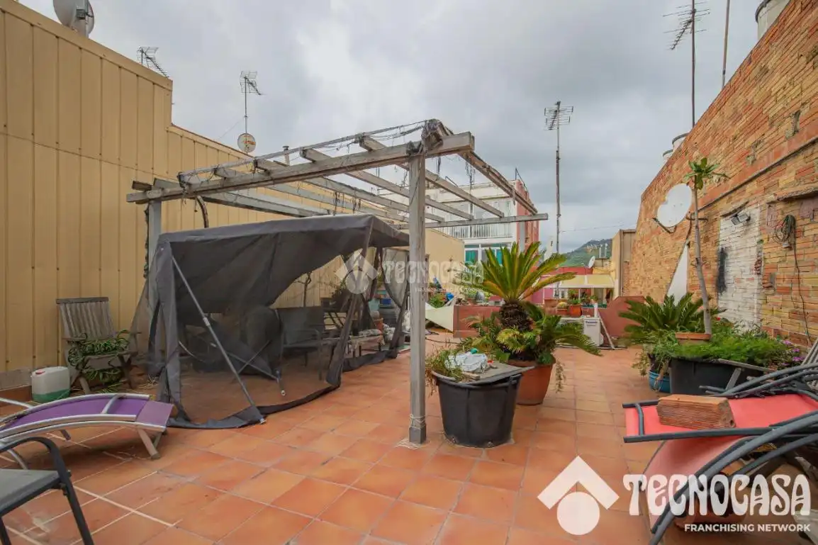 Casa aparellada amb terrassa en venda a Cerdanyola, imagen 32