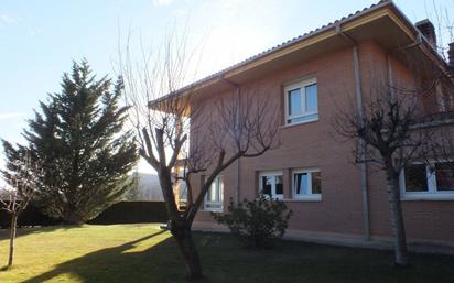 Vista exterior de Casa o xalet en venda en Golmayo amb Calefacció, Jardí privat i Terrassa