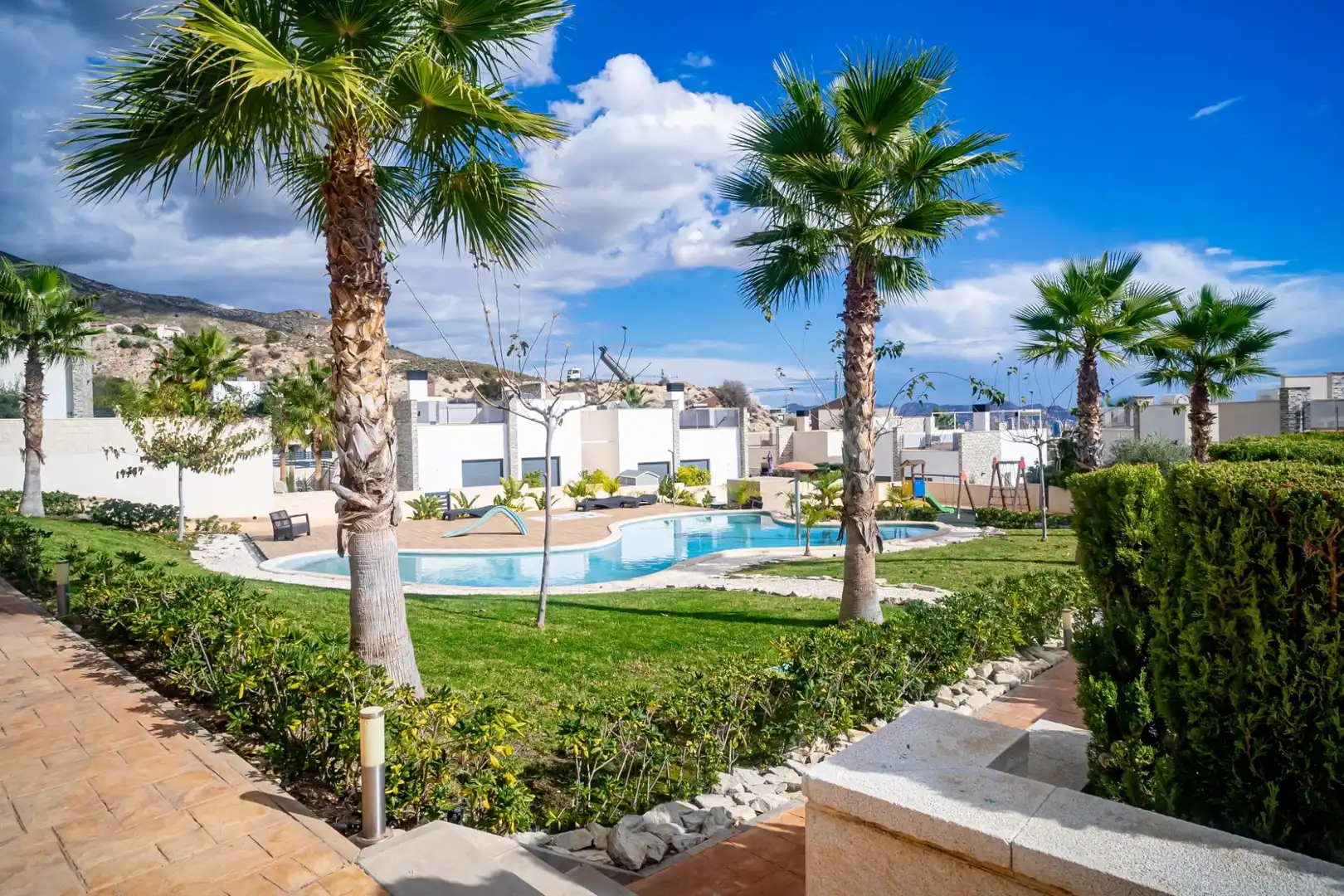 Vista exterior de Àtic en venda en Finestrat amb Aire condicionat, Calefacció i Jardí privat