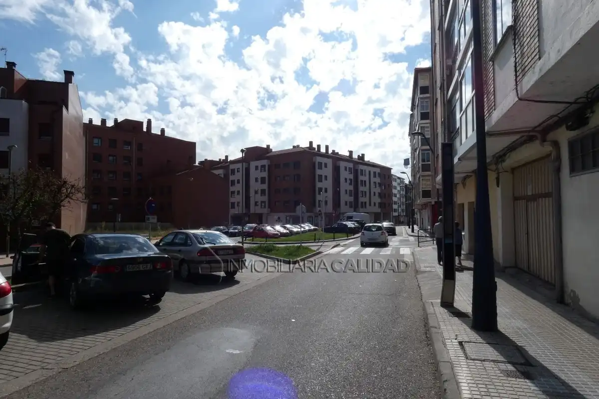 Vista exterior de Local de alquiler en Burgos con Calefacción