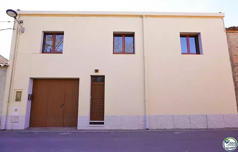 Exterior view of House or chalet for sale in Vila-sacra  with Terrace