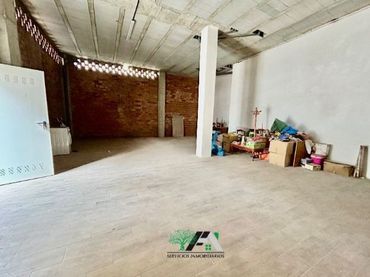 Local comercial en venda a Calle Baeza