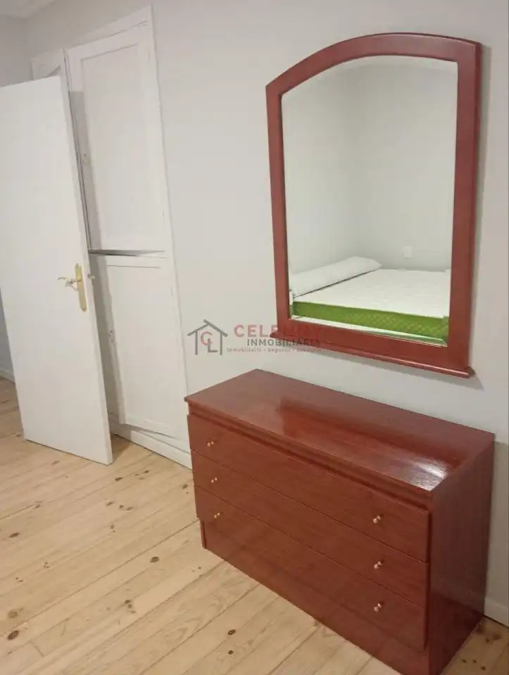 Schlafzimmer von Einfamilien-Reihenhaus zur Miete in San Cibrao das Viñas mit Heizung und Balkon