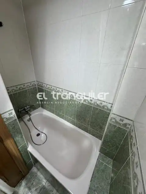 Bathroom of Flat for rent in Madrid  with Storage room, Furnished and Washing machine