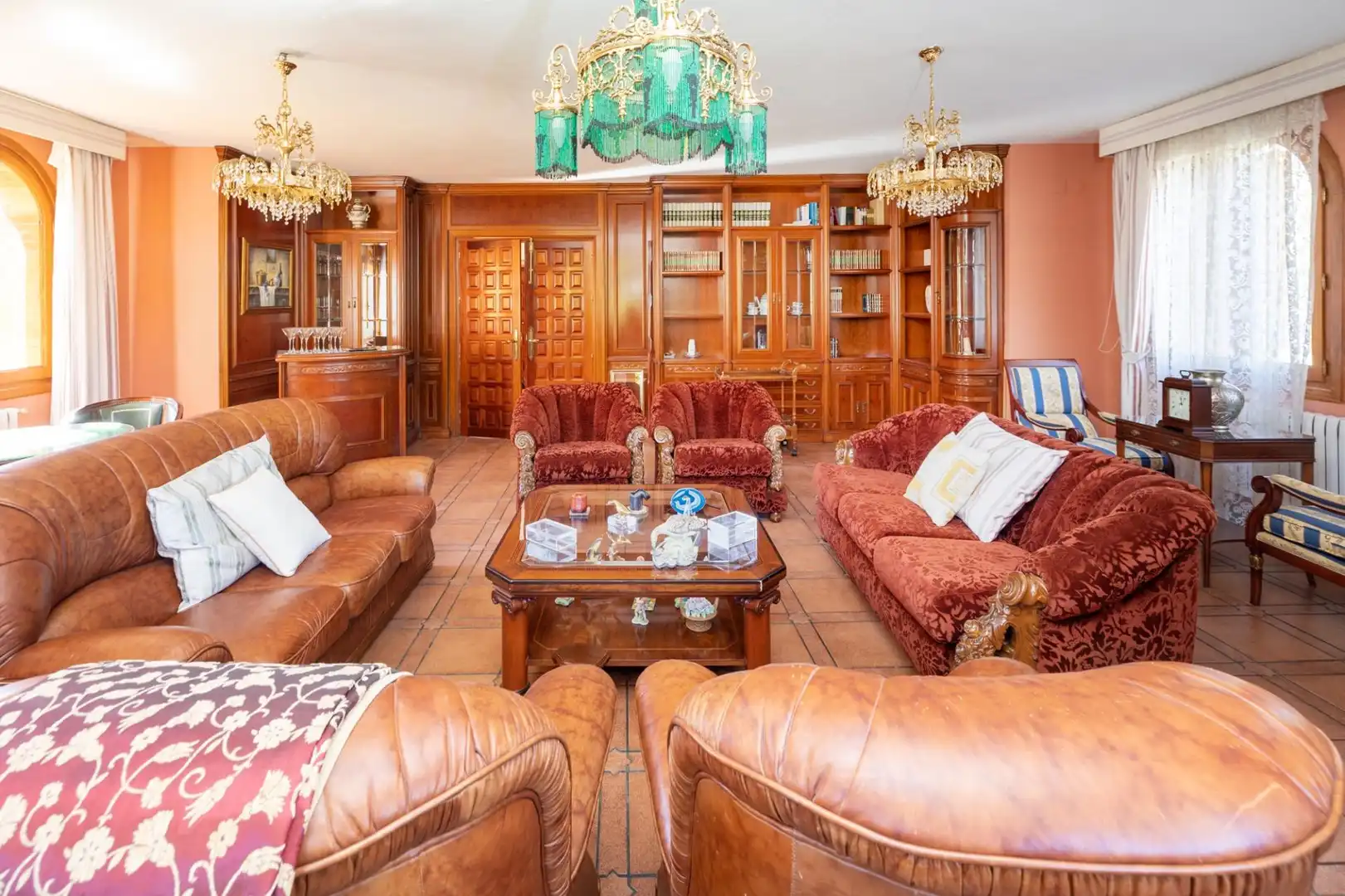 Sala d'estar de Casa o xalet en venda en Baza amb Aire condicionat, Calefacció i Jardí privat