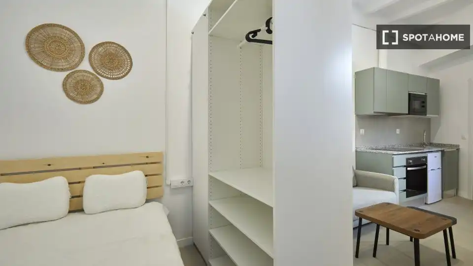 Schlafzimmer von Wohnung zur Miete in Barcelona mit Klimaanlage, Heizung und Möbliert
