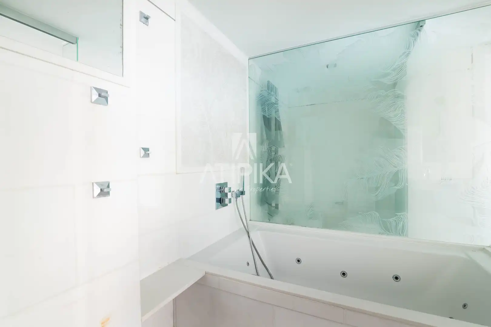 Baño de Ático en venta en Barcelona con Aire acondicionado, Parquet y Terraza