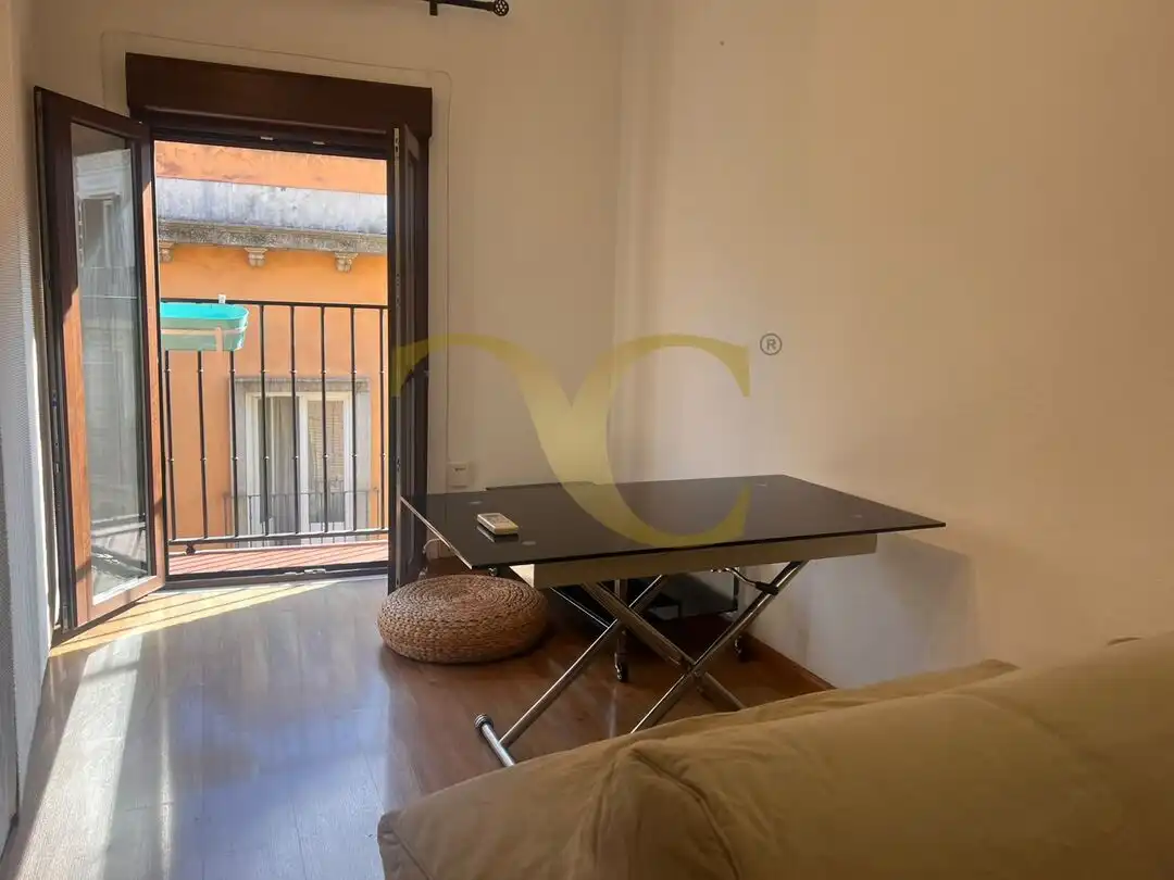 Flat for rent in Cortes - Huertas