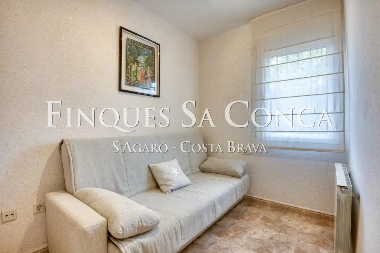 Habitación de Casa adosada en venta en Castell d'Aro, Platja d'Aro i s'Agaró con Aire acondicionado, Calefacción y Amueblado