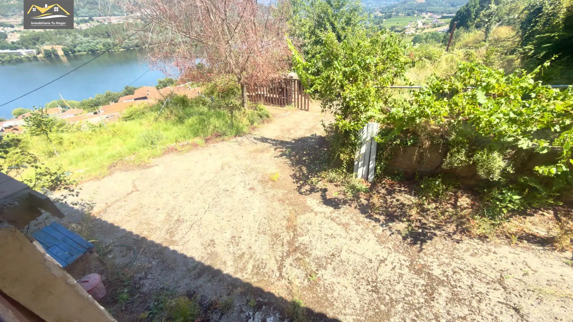 Finca rústica en venta en Castrelo de Miño con Jardín privado, Terraza y Amueblado