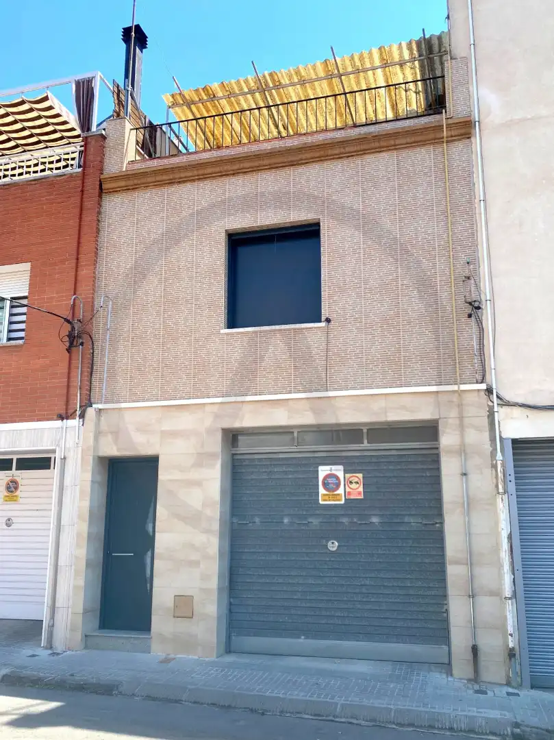 Vista exterior de Casa o xalet en venda en Terrassa amb Calefacció, Terrassa i Traster