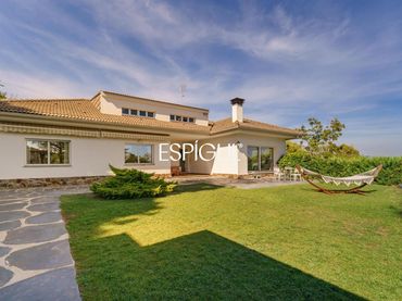 Casa con piscina en venta en Vázquez de Mella