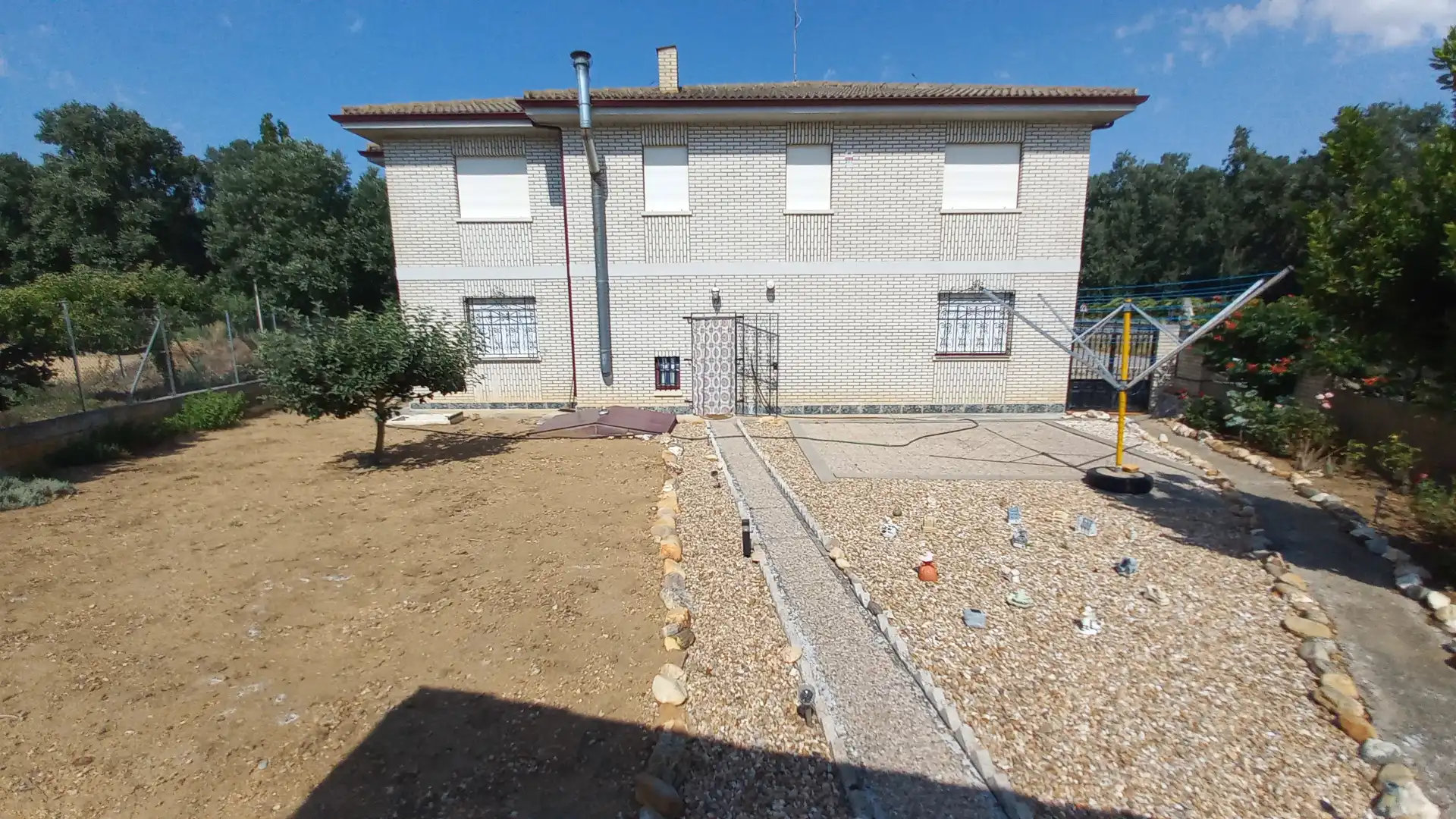 Vista exterior de Casa o xalet en venda en Argujillo amb Calefacció, Jardí privat i Terrassa