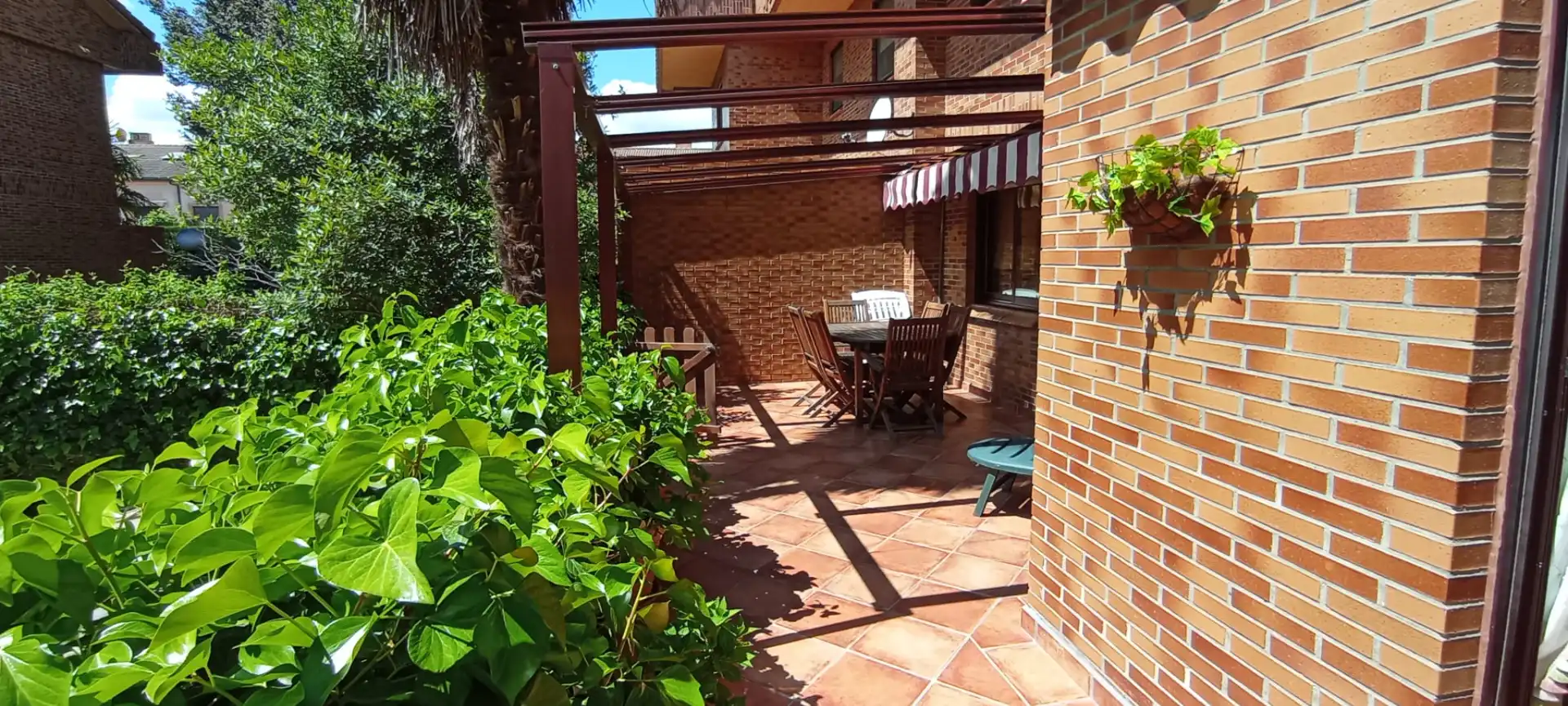 Terrassa de Casa adosada en venda en Simancas amb Calefacció, Jardí privat i Parquet