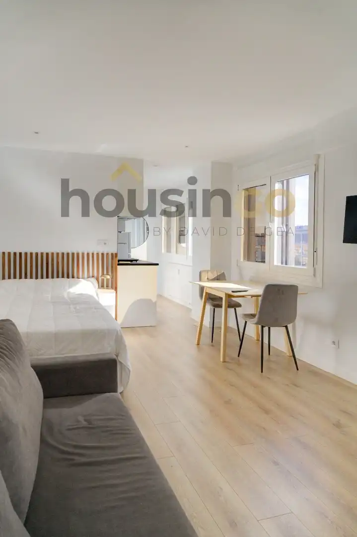 Habitación de Apartamento de alquiler en Madrid con Aire acondicionado, Calefacción y Amueblado