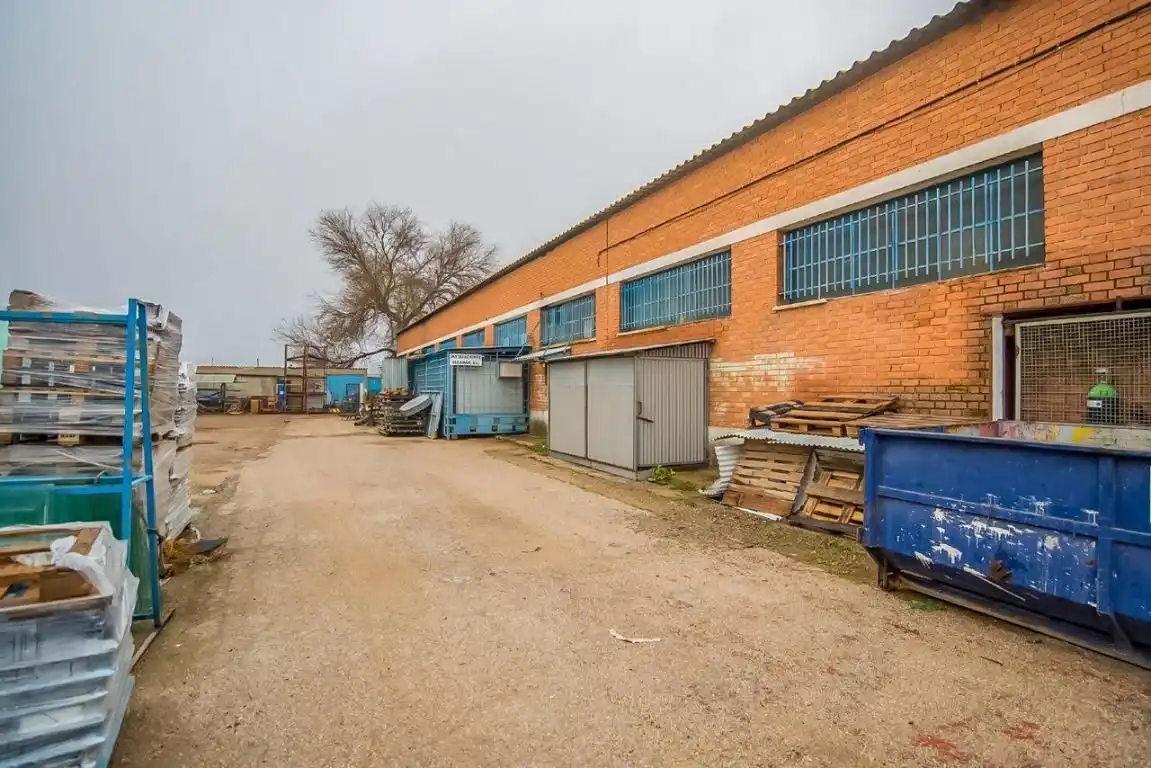 Vista exterior de Nave industrial en venta en Camarma de Esteruelas