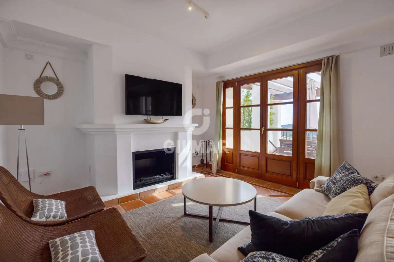Sala de estar de Casa adosada en venta en Benahavís con Calefacción y Piscina
