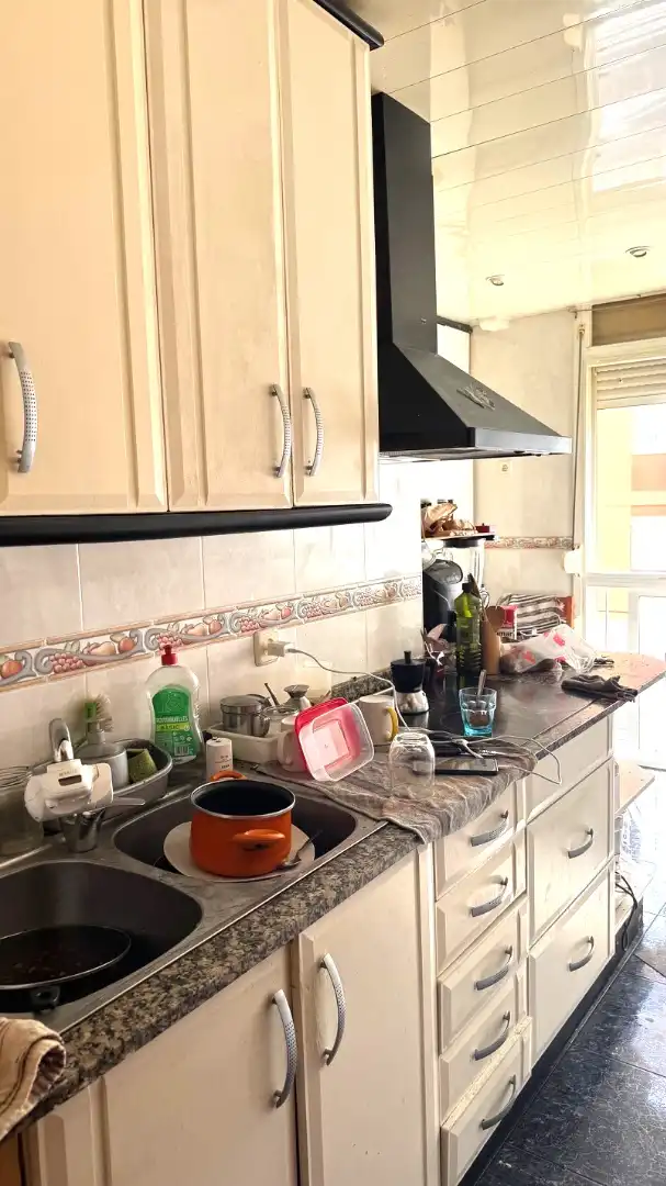 Cocina de Piso en venta en Cornellà de Llobregat con Aire acondicionado y Horno