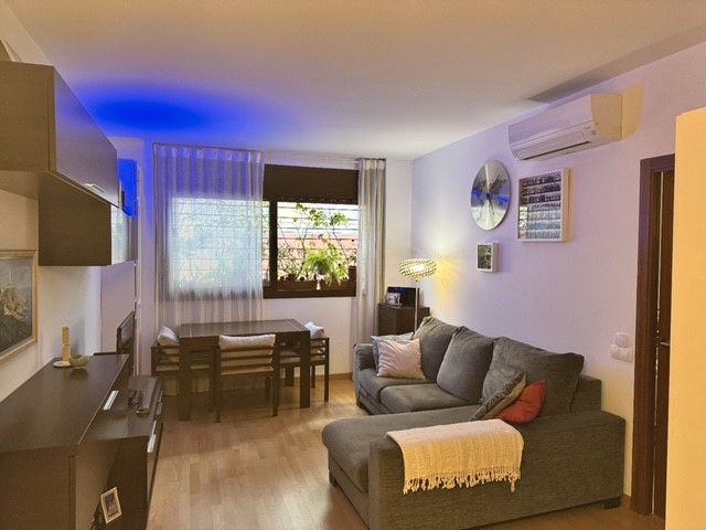 Living room of Flat for sale in Terrassa  with Air Conditioner, Heating and Parquet flooring