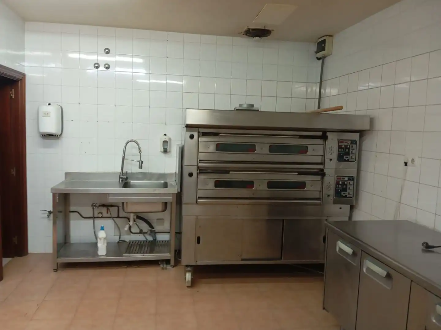 Kitchen of Commercial properties for rent in Cambre   with Furnished