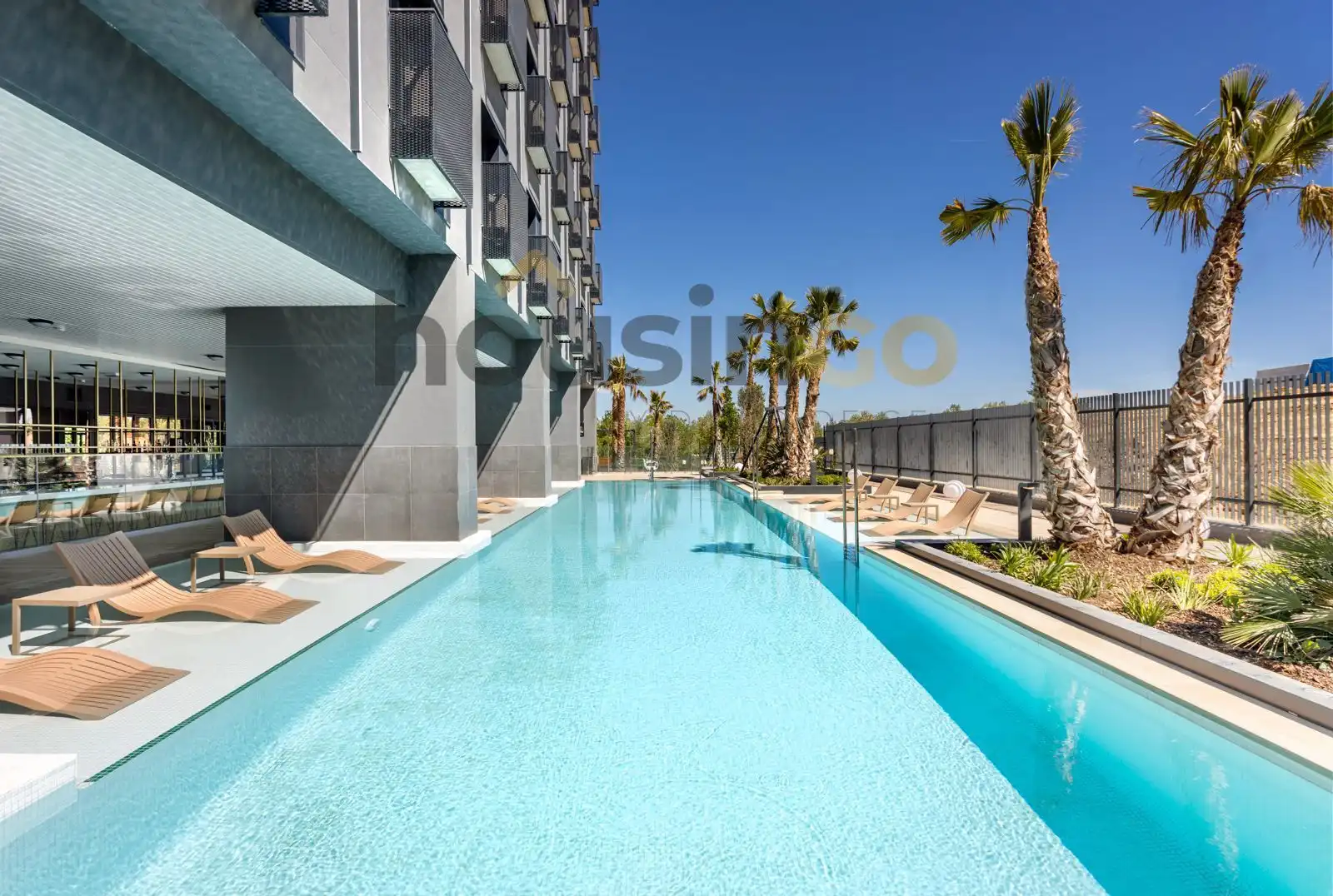 Piscina de Estudi en venda en Madrid amb Aire condicionat, Calefacció i Jardí privat