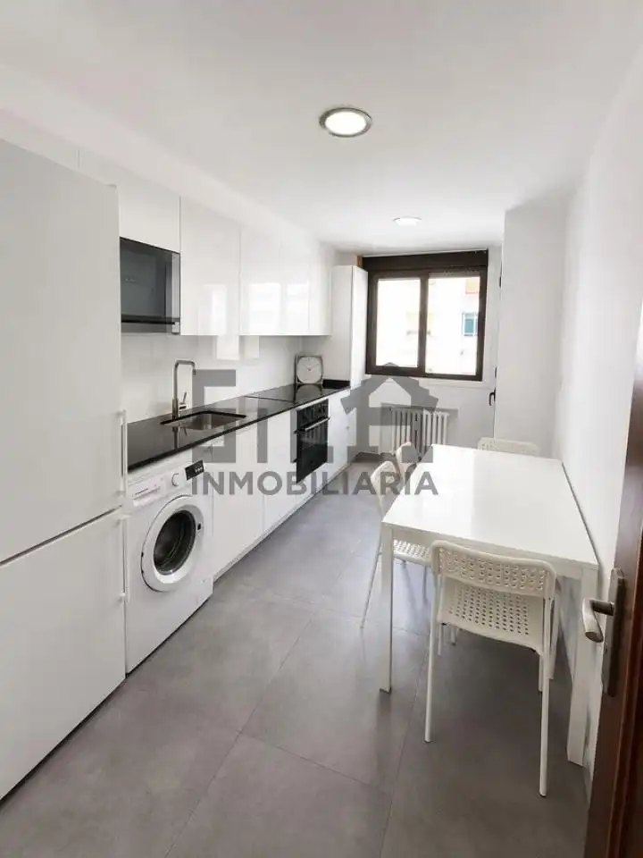 Kitchen of Flat for rent in Ourense Capital   with Air Conditioner, Heating and Parquet flooring