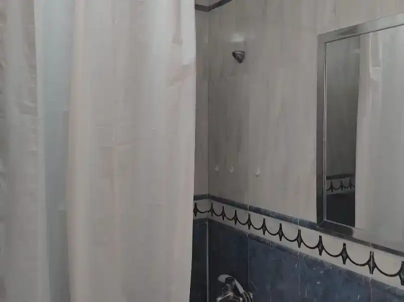 Baño de Ático de alquiler en  Granada Capital con Aire acondicionado y Balcón