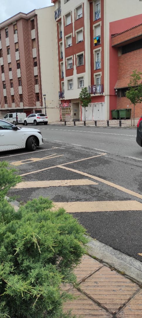 Aparcament de Local de lloguer en Valle de Trápaga-Trapagaran amb Aire condicionat i Moblat