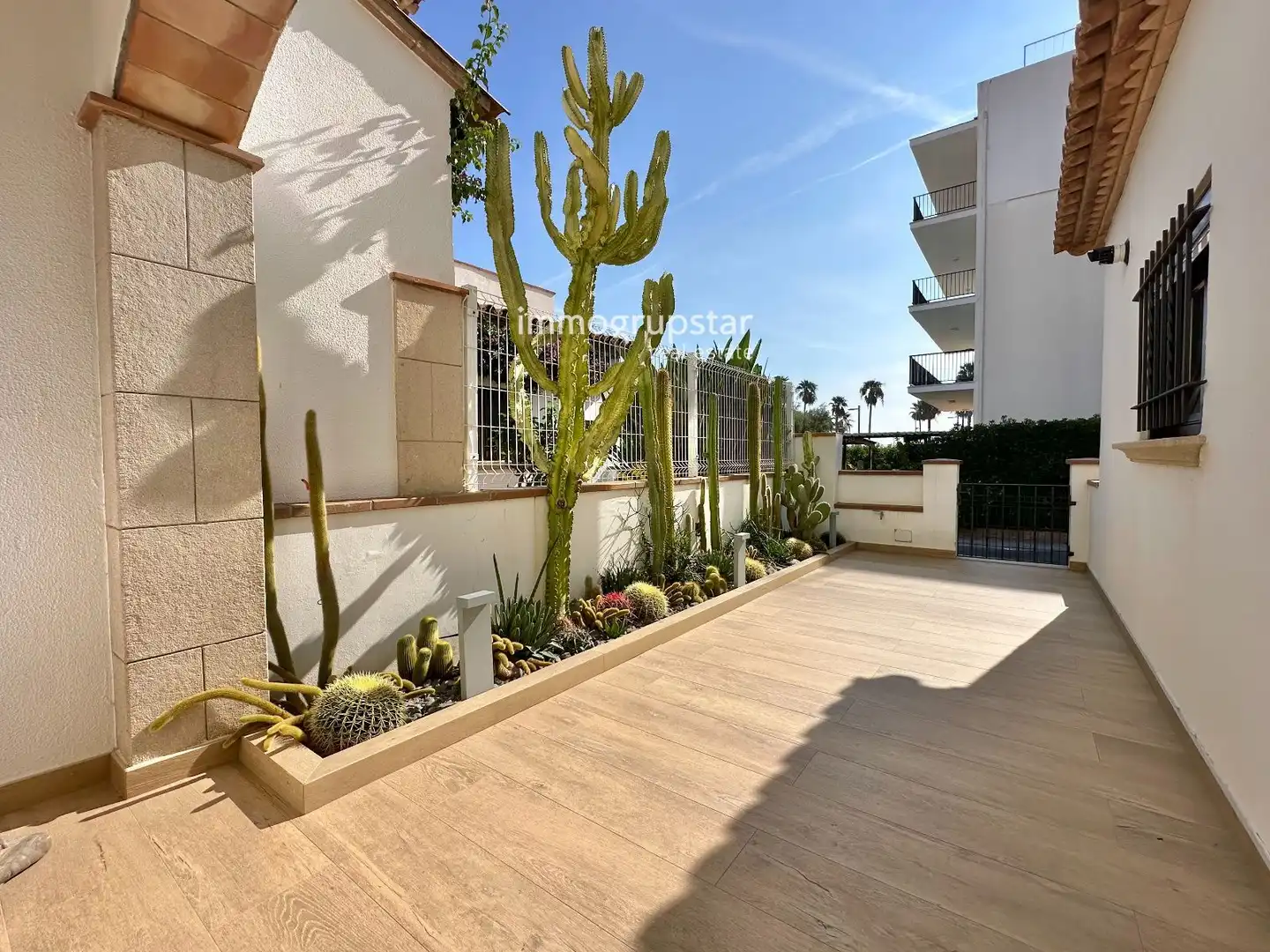 Terraza de Casa adosada en venta en Torre Valentina - Mas Vilar de La Mutxada - Treumal