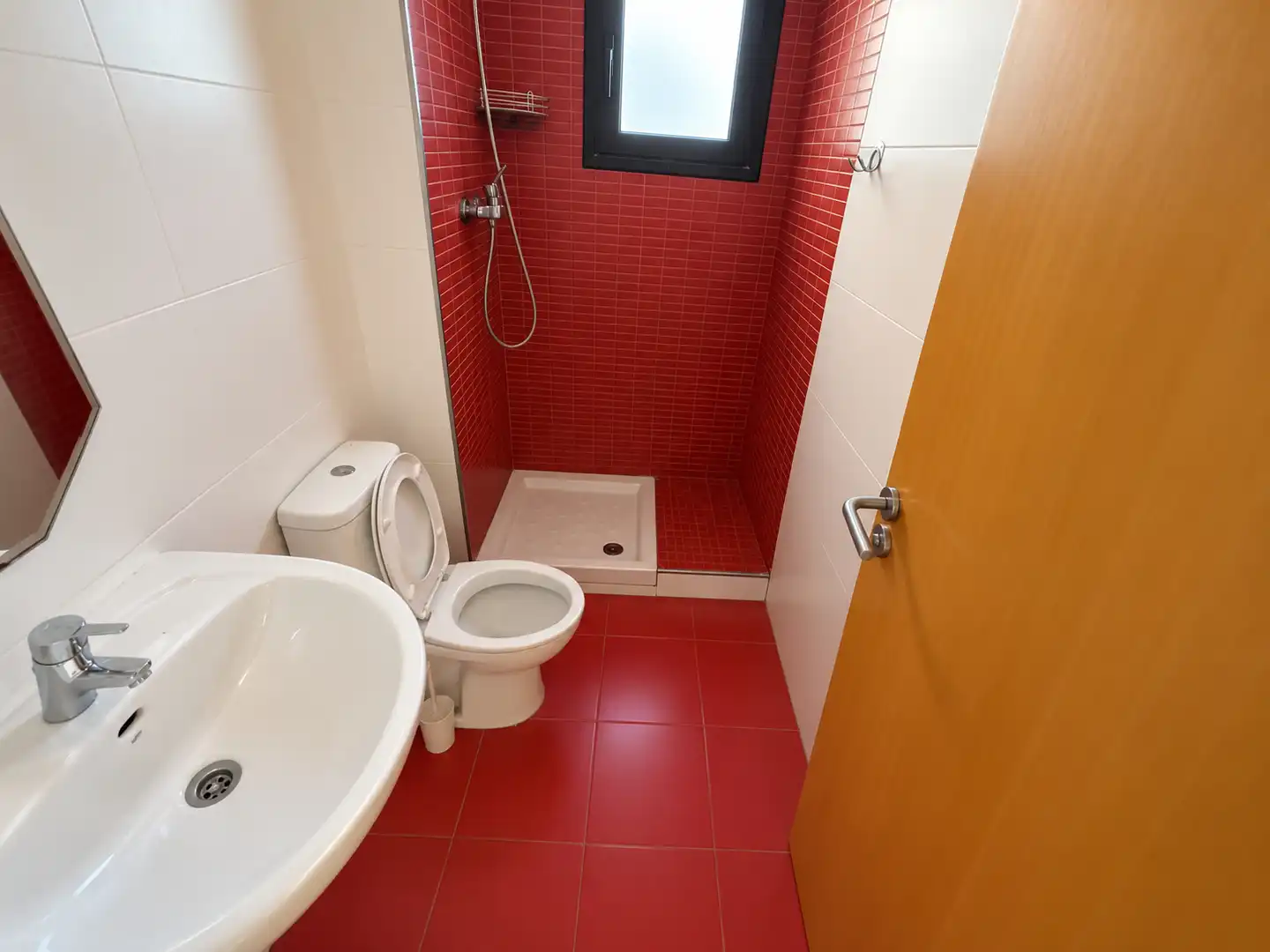 Baño de Casa o chalet en venta en Vilanova i la Geltrú con Aire acondicionado, Calefacción y Jardín privado