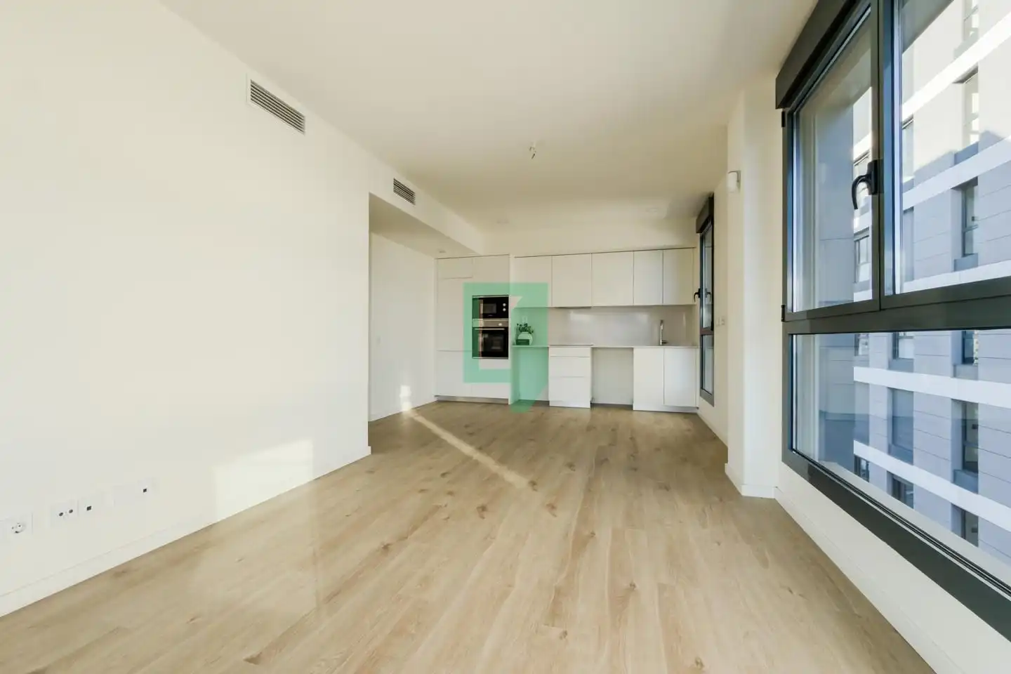 Flat for rent in Badalona  with Air Conditioner and Terrace
