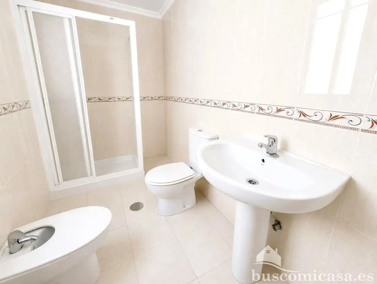 Badezimmer von Wohnung zum Verkauf in Bailén mit Klimaanlage, Heizung und Terrasse