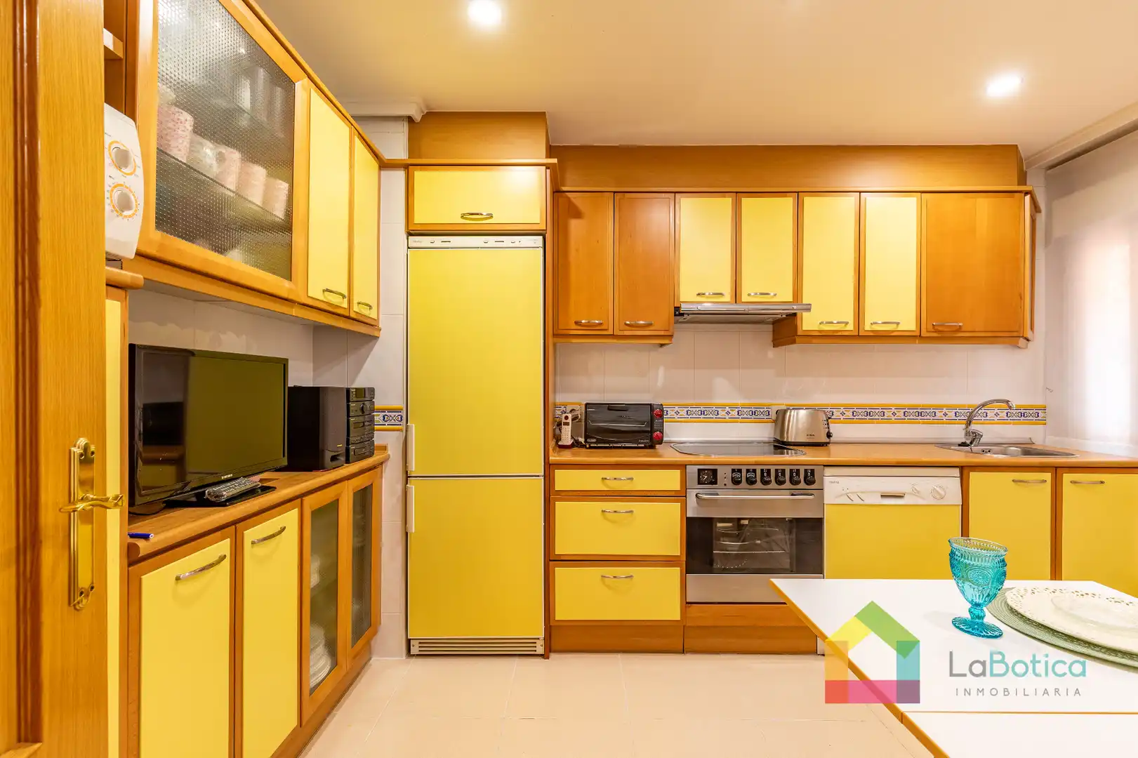 Kitchen of Flat for sale in Toledo  with Heating, Parquet flooring and Washing machine