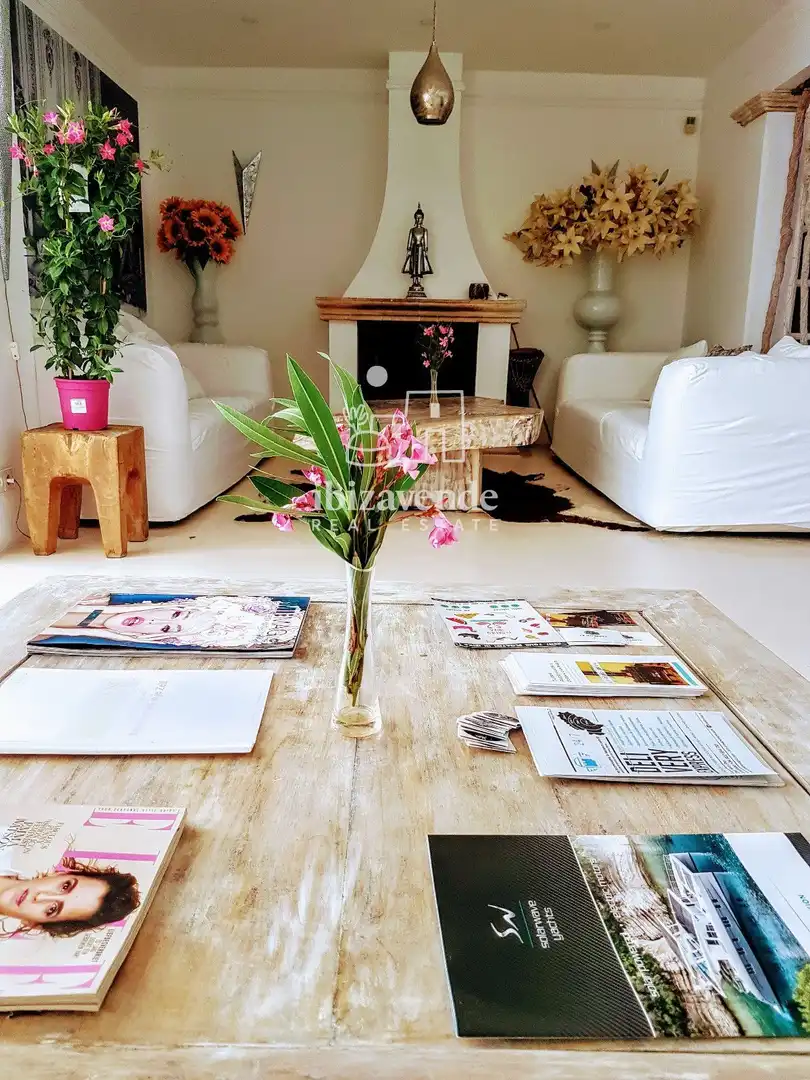 Living room of Houses for sale in Santa Eulària des Riu  with Air Conditioner, Private garden and Terrace