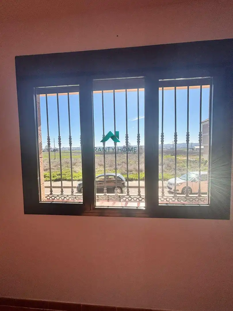 Vista exterior de Planta baja en venta en Toledo con Calefacción