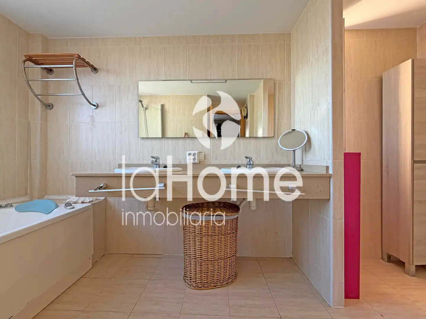 Badezimmer von Haus oder Chalet zum Verkauf in Paterna mit Klimaanlage, Heizung und Privatgarten