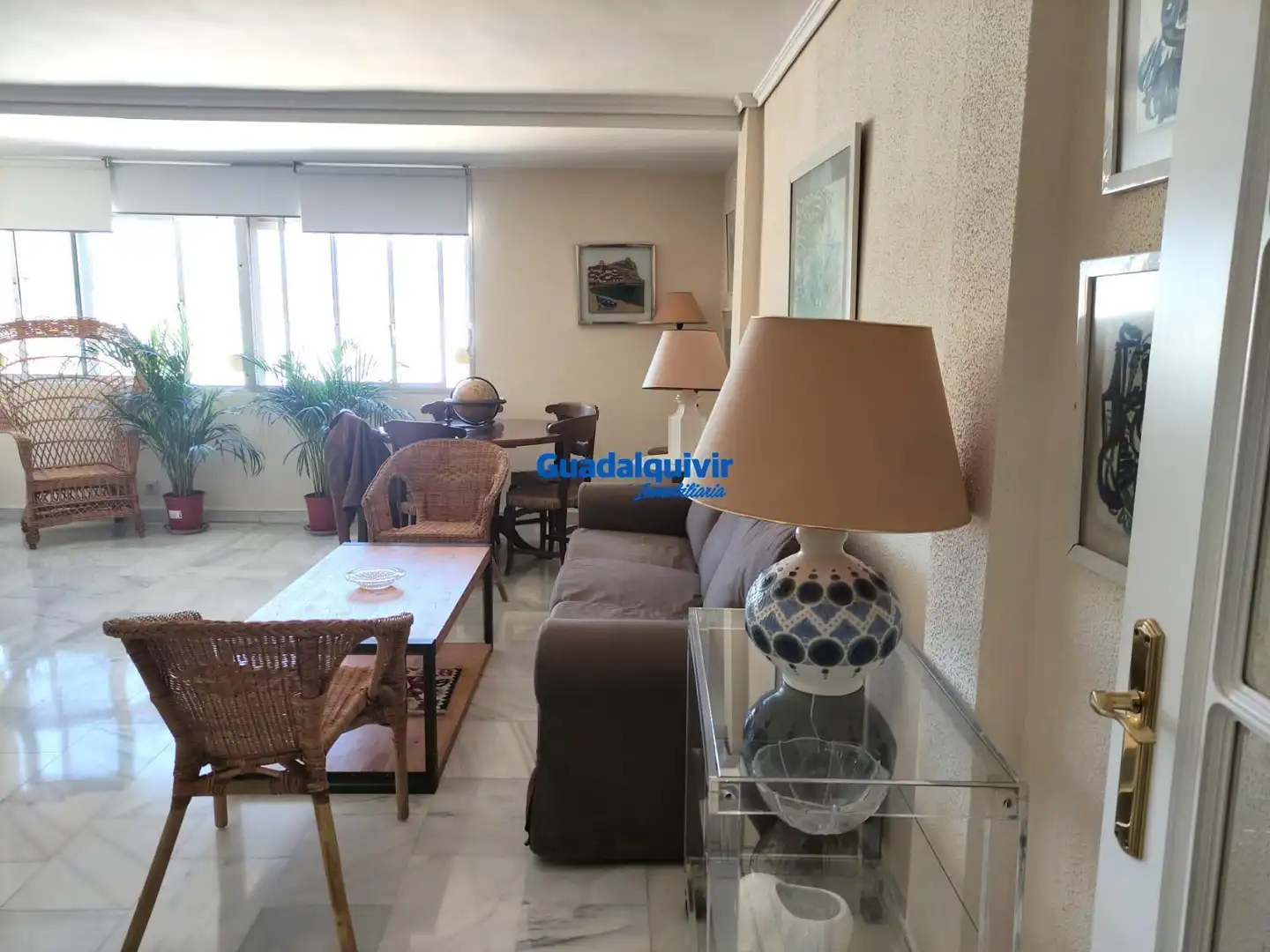 Living room of Flat for rent in Sevilla  with Air Conditioner, Furnished and Community pool