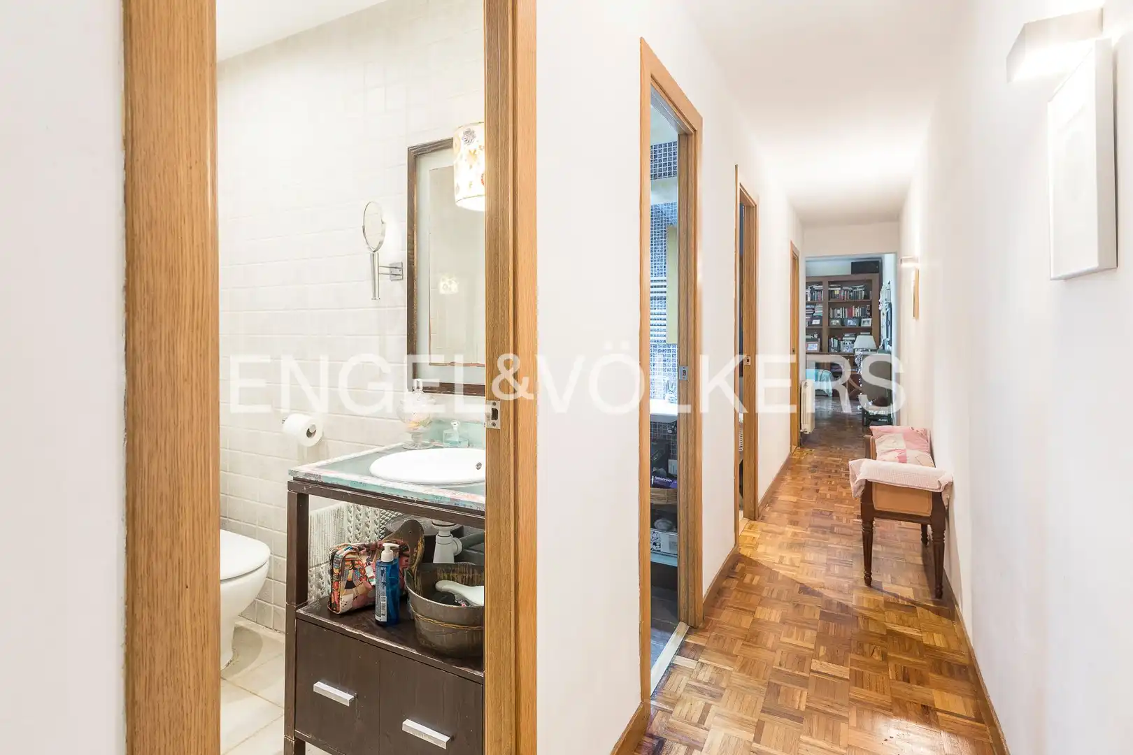 Flat for sale in Barcelona  with Air Conditioner, Heating and Parquet flooring