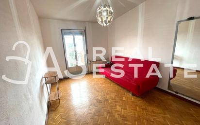 Bedroom of Flat for sale in  Madrid Capital