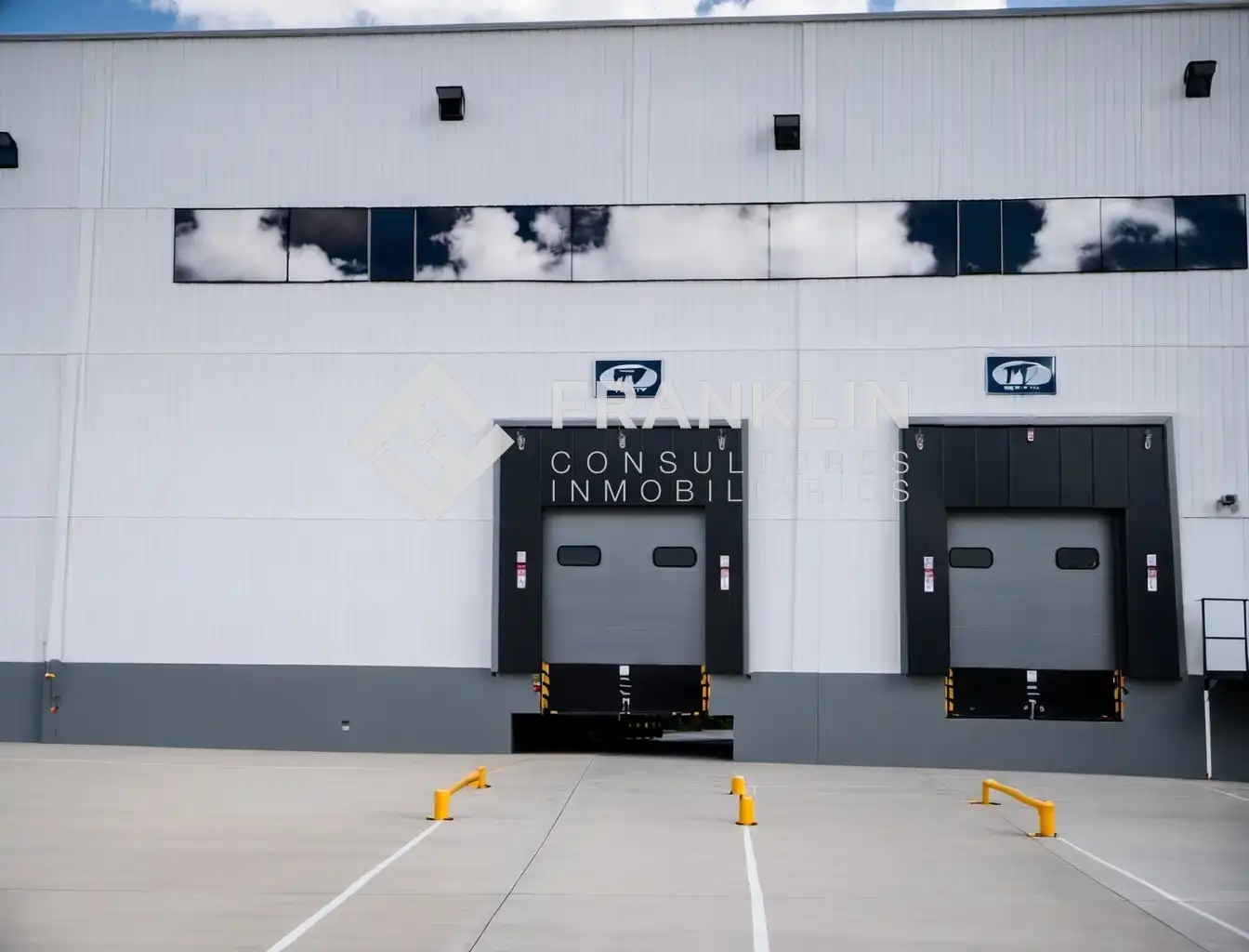 Exterior view of Industrial buildings for rent in Anglès